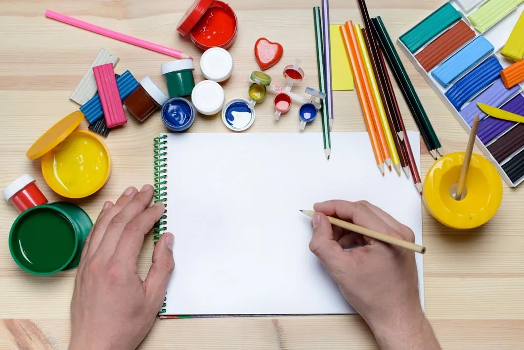 Material de papelería creativa y colores en Papelería Colibrí